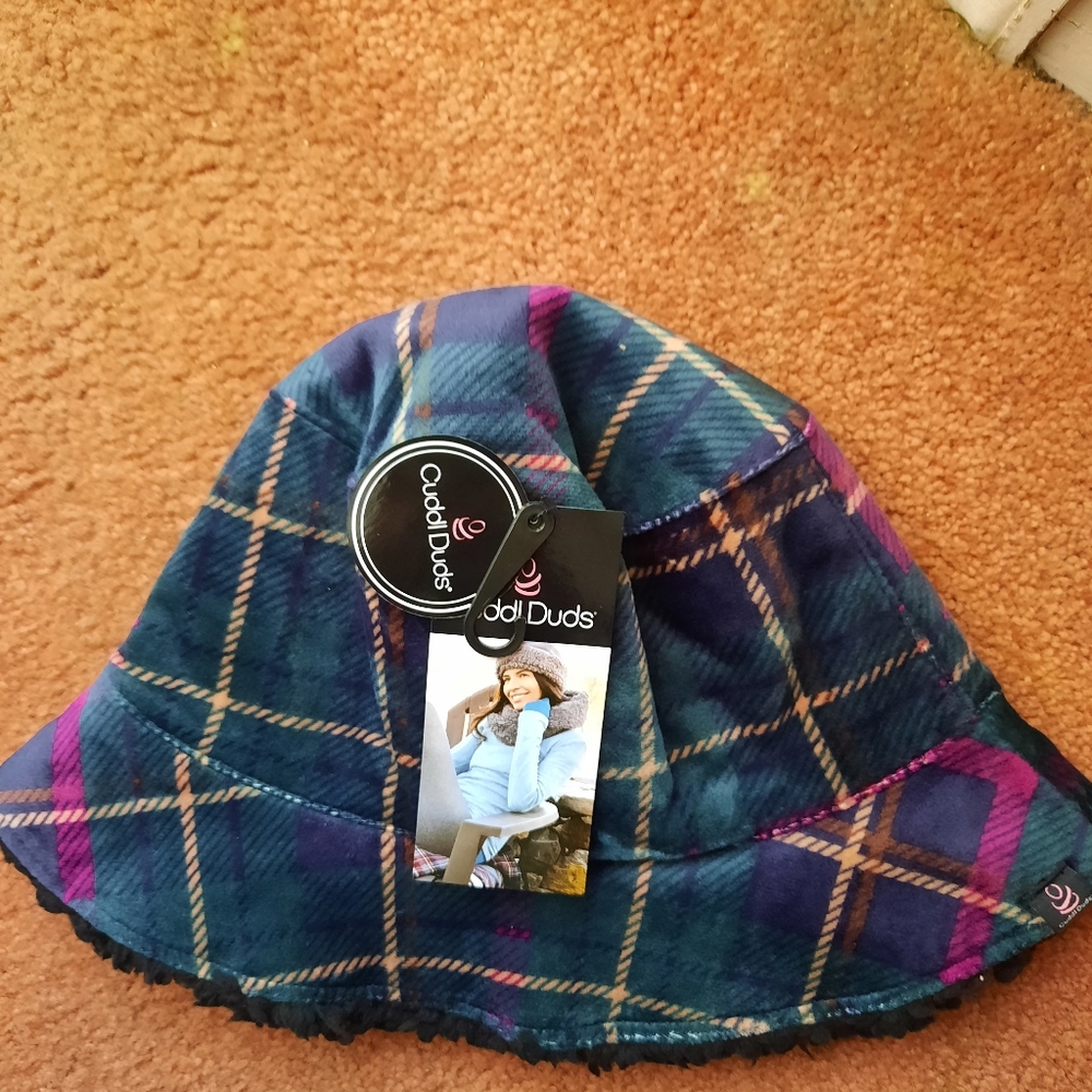 Cuddl Duds Checkered Bucket Hat - Navy and Magenta - NEW